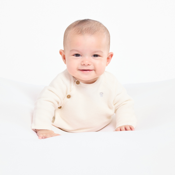 كنزة تريكو بلون أبيض لحديثي الولادة